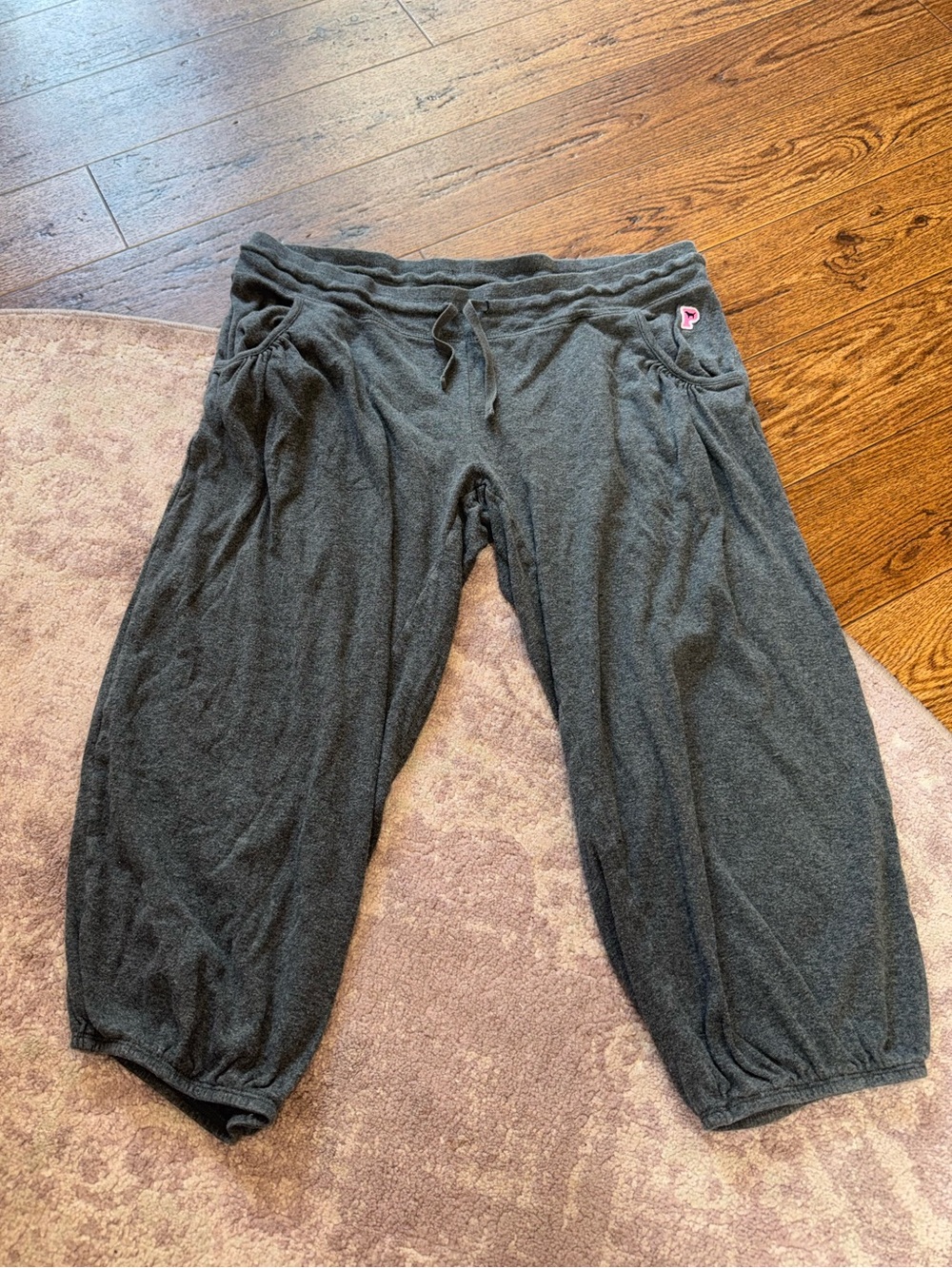 Victoria’s Secret PINK Y2k Women’s M Grey Sweatpants Capri Pants